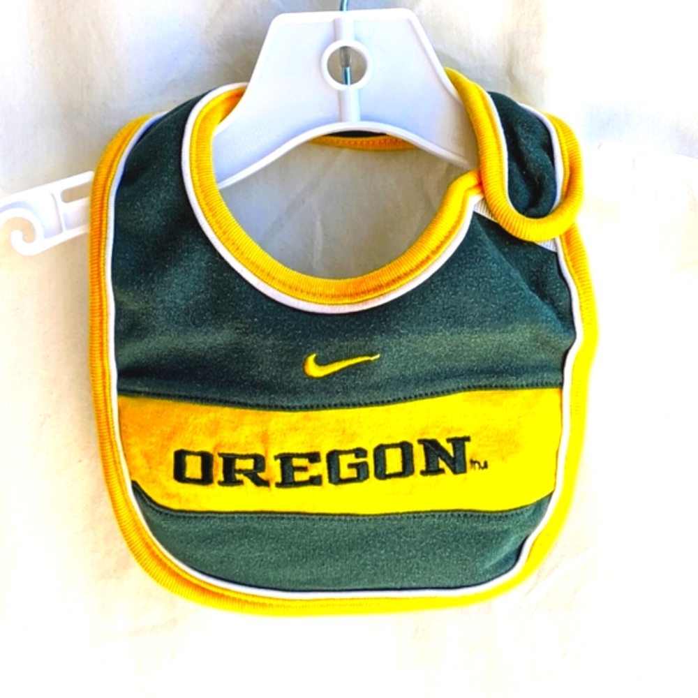 Nike x University of Oregon Ducks Baby Bib, 3-6 mo.
